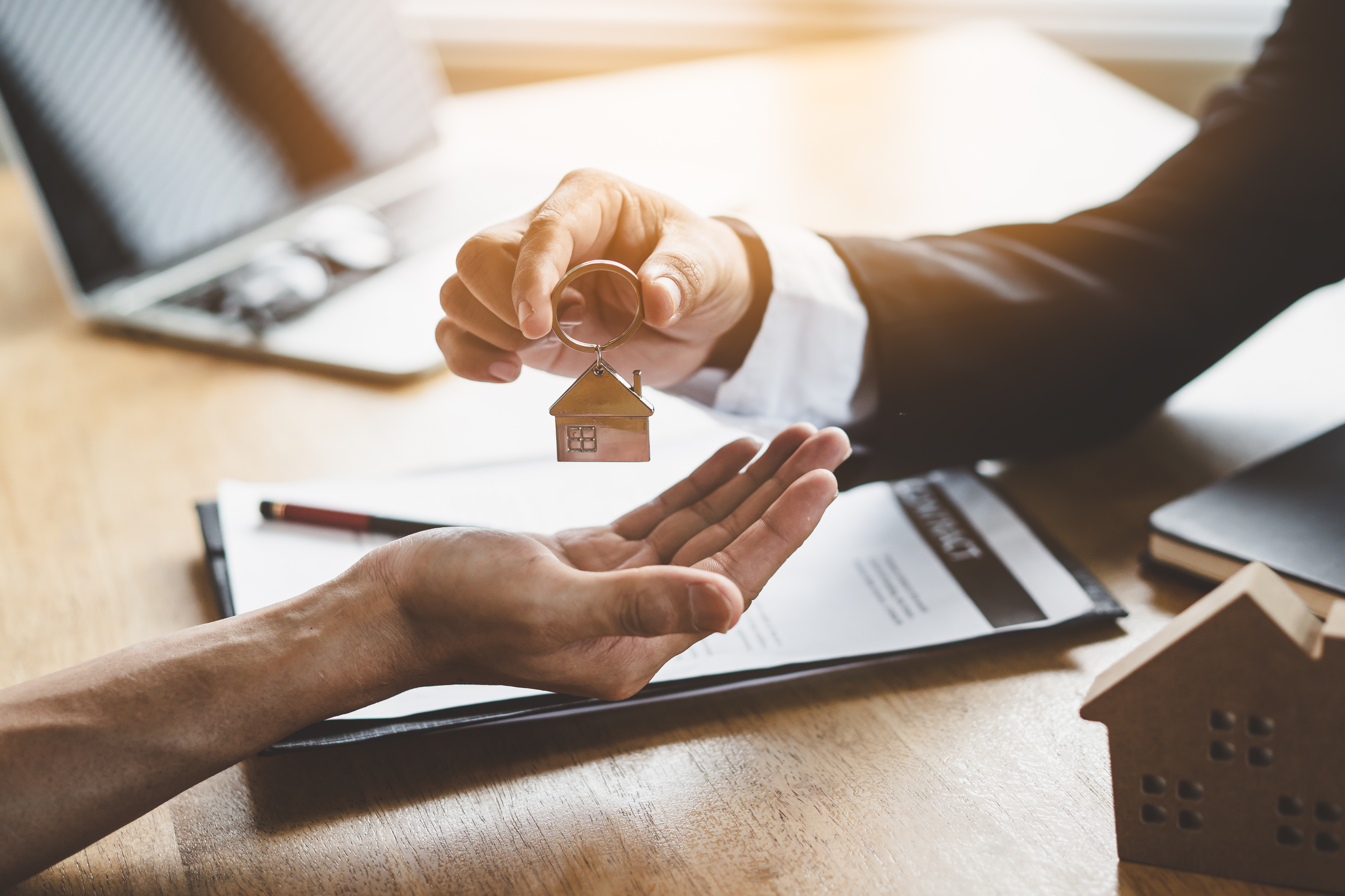 Ein goldener Schlüssel symbolisiert die Mietgarantie.